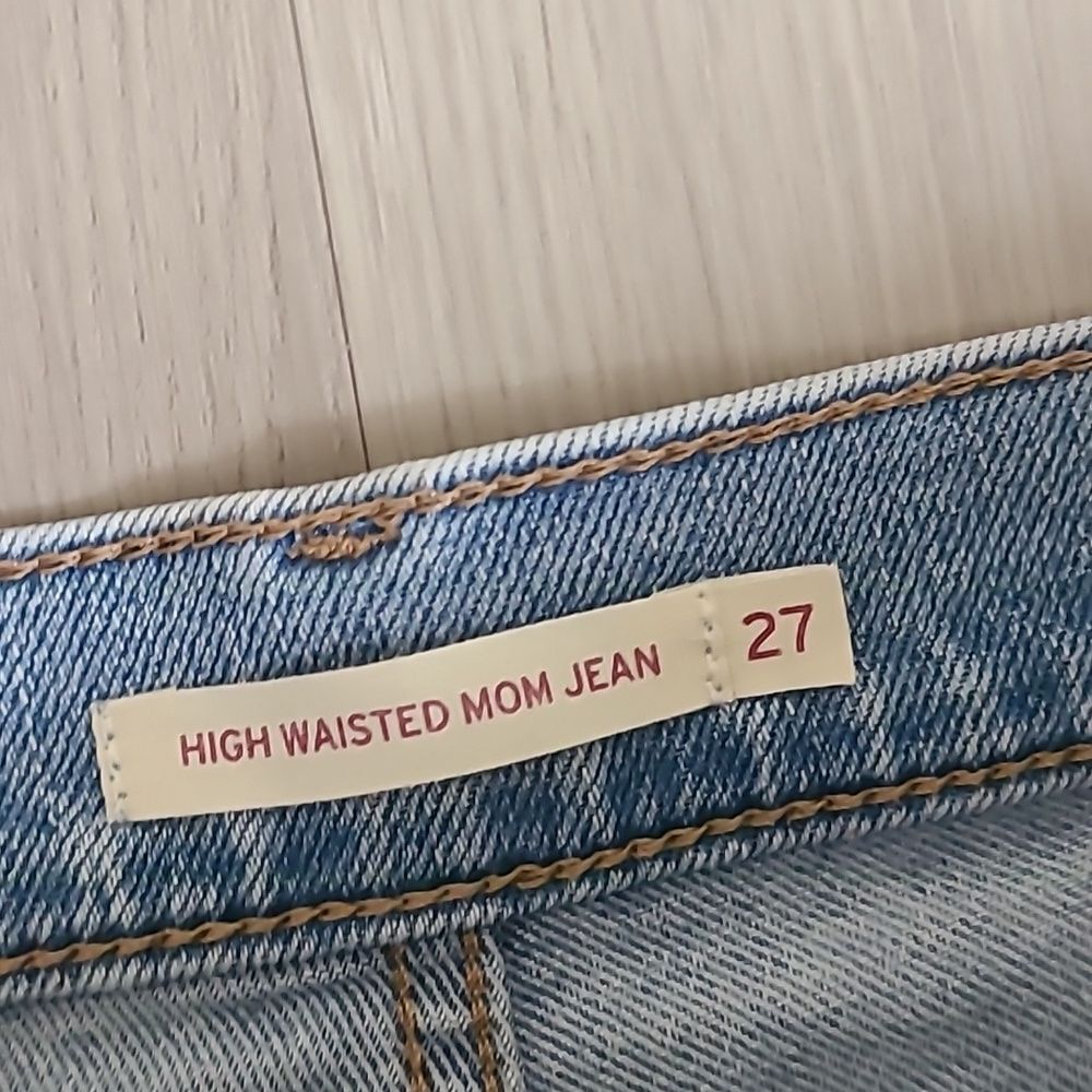 Levi's High Waisted Mom Jeans Light Blue 27 Denim Classic Casual Effortlees - Picture 3 of 7